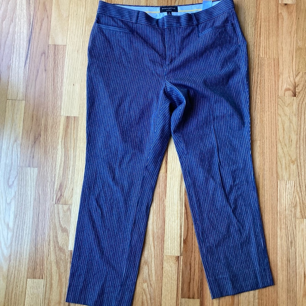 EUC Banana Republic striped navy dress pants